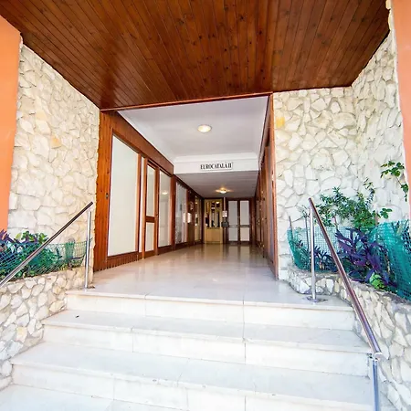 Gaetan Apartment *